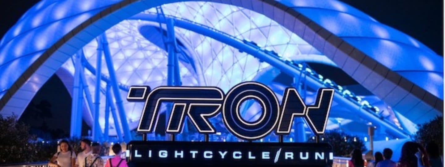 TRON Lightcycle / Run apertura entre el 20 de marzo y el 2 de abril