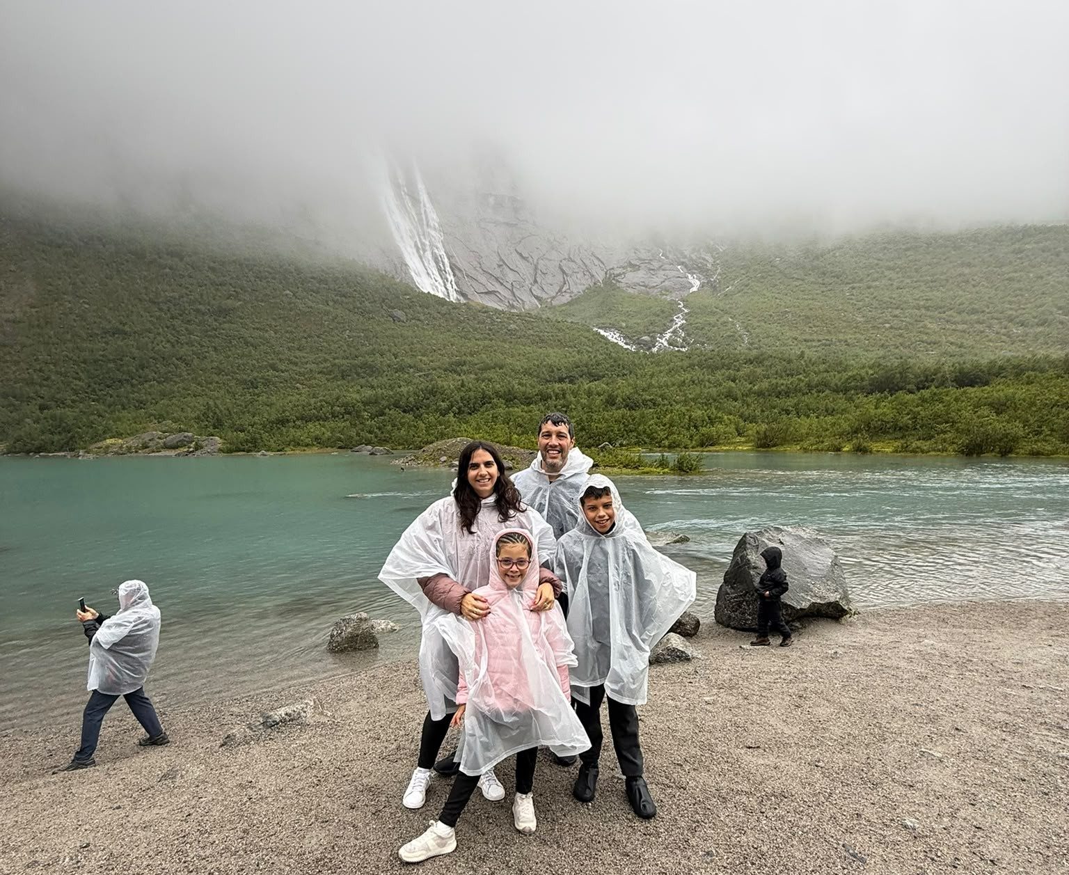 Glaciar Briksdal.jpeg 510.44 KB